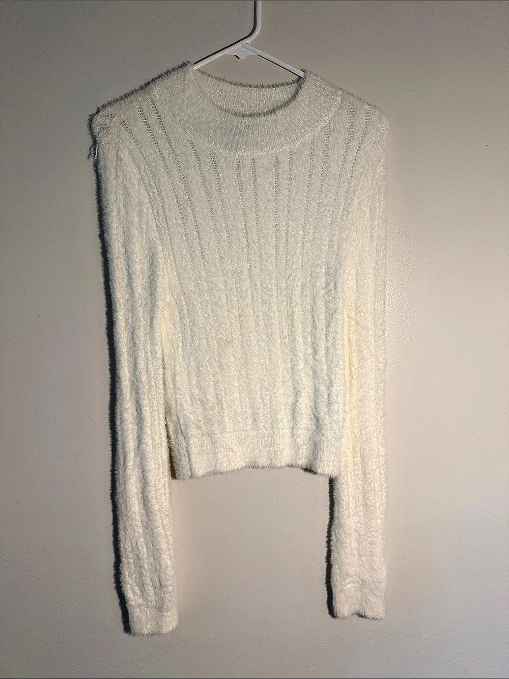 Forever 21 Fuzzy Knit Crewneck Sweater in White Size Small